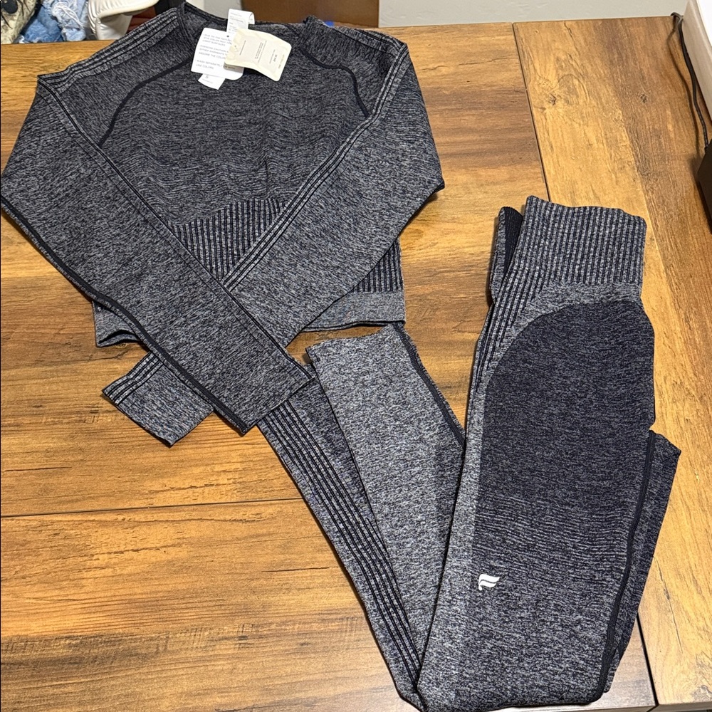 Fabletics Women's long sleeve and leggings Set